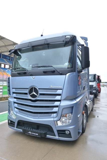 Gazeteciler, Mercedes-Benz’in Euro 6 kamyonlarını test etti 10
