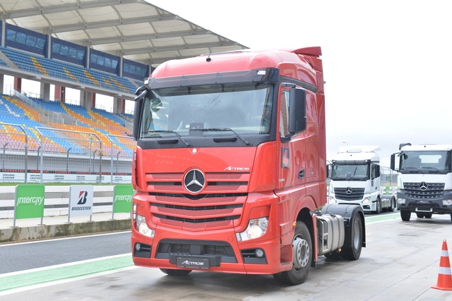 Gazeteciler, Mercedes-Benz’in Euro 6 kamyonlarını test etti 4