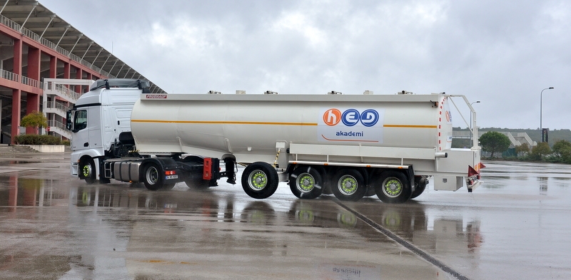 Gazeteciler, Mercedes-Benz’in Euro 6 kamyonlarını test etti 6