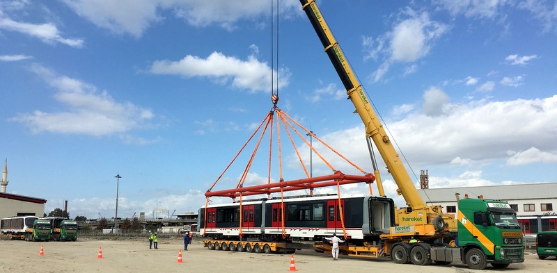 39.4 ton ağırlığında 11 adet İzmir metrosuna ait vagonları taşıdı