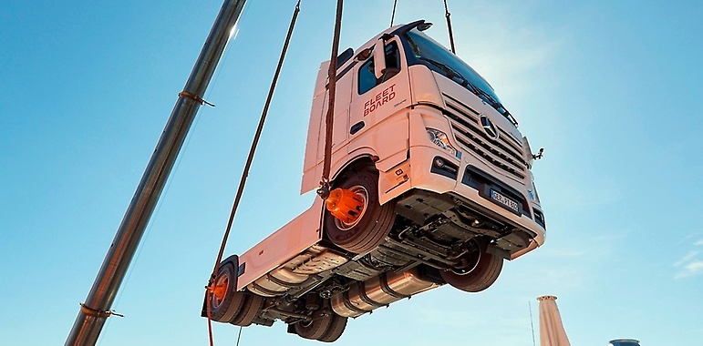 Günün Fotoğrafı: Actros 1845 30 metre yükseklikte...