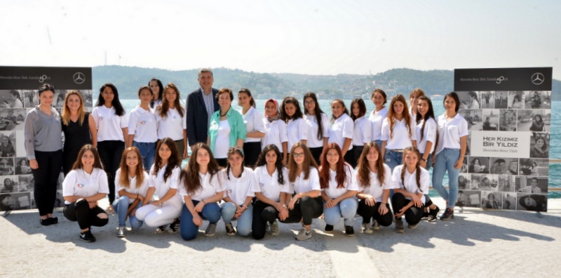 Mercedes-Benz Türk’ün “Her Kızımız Bir Yıldız” eğitime destek projesi 13 yıldır devam ediyor