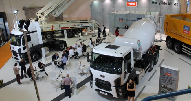 Ford Trucks, hafifletilmiş mikserini ve inşaat serisindeki yeniliklerini Beton İzmir’de tanıttı