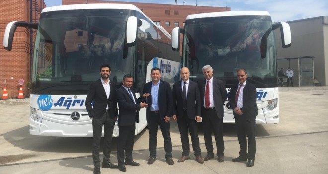 Mercedes-Benz Türk’ten 2 firmaya 3 adet otobüs
