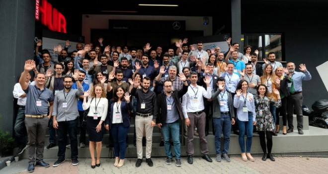 Mercedes-Benz Türk StartUP yarışmasında ön elemeyi geçen 60 girişimci eğitim kampında buluştu