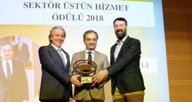 İBB Genel Sekreteri Hayri Baraçlı’ya “Sektör Üstün Hizmet Ödülü”