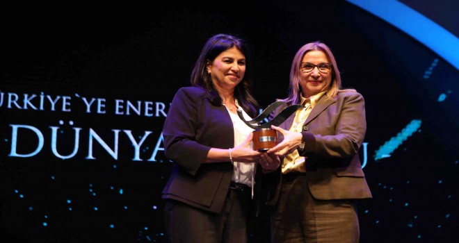 Shell Küresel Ar-Ge ve Ticari Teknolojiler Başkan Yardımcısı Selda Günsel’e Enerji Bakanlığı’ndan ödül