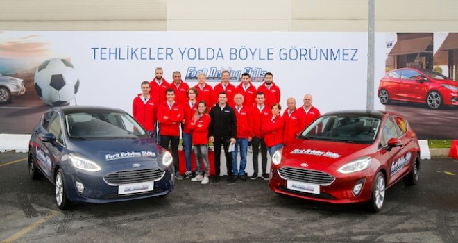 Ford Sürüş Akademisi, şampiyon pilotlar eşliğinde genç sürücüleri bilinçlendirdi