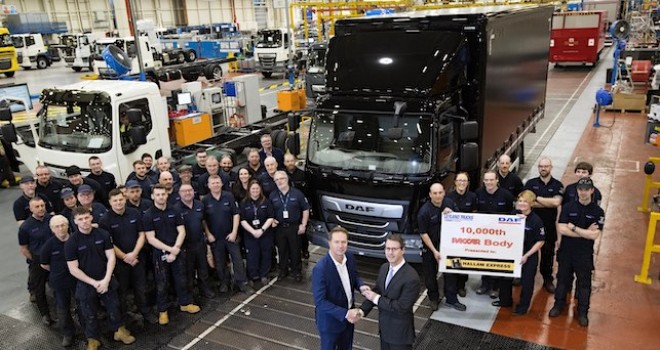 Leyland Trucks, fabrika çıkışı kasası olan 10 bininci DAF kamyonunu üretti