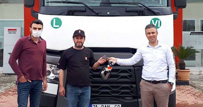 Dörtler Taşımacılık Ali Zehir Nakliyat’ın filosuna Renault Trucks T 460 teslim edildi