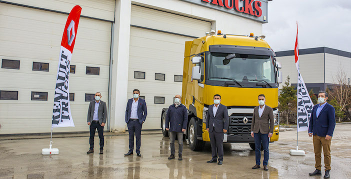 Işıklar Ağır Nakliyat’ın tercihi 520 beygir gücündeki Renault Trucks C serisi oldu