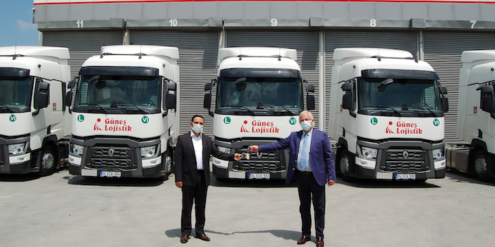 Güneş Lojistik filosuna yeni Renault Trucks T460 çekiciler kattı