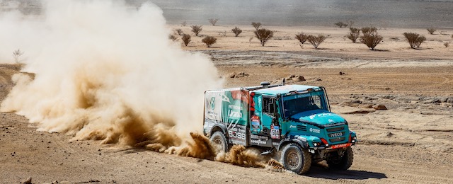 IVECO PETRONAS Team De Rooy ekibi, Dakar Rallisi’nde 3 kamyonu ile ilk 10’da yer aldı