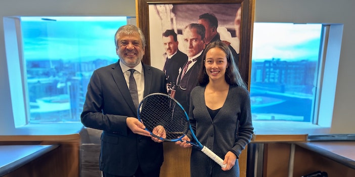 Globelink Ünimar, milli tenisçi Zeynep Sönmez’e sponsor oldu