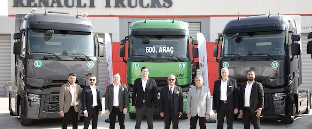 Erman Ticari Araçlar, 600. Renault Trucks aracını Azem Lojistik’e teslim etti