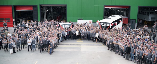 Otokar'ın 30 Bininci Sultan Otobüsü ile 5 Bininci Atlas Kamyonu Üretim Bandından İndi