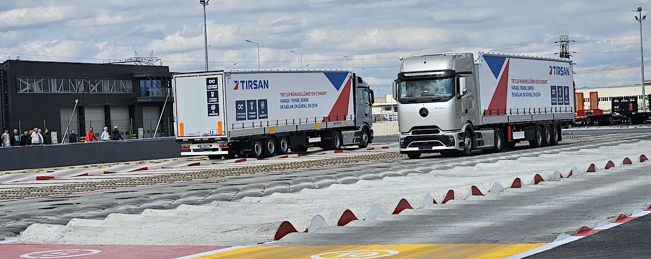 Tırsan Yeni Tenteli Perdeliyi ve Treyler Test Pistini Tanıttı