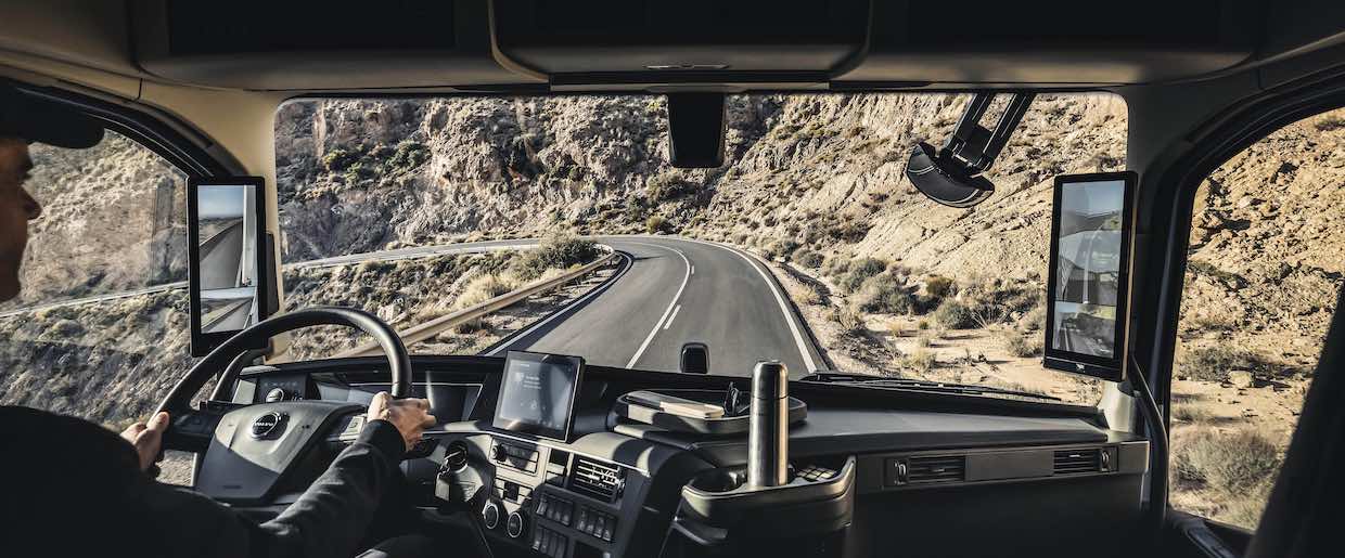 Volvo Trucks, Türkiye’deki İlk Kamera Monitör Sistemli Volvo FH16 4x2 780 HP’yi Teslim Etti