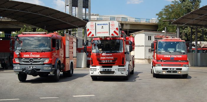 İzmir İtfaiye Dairesi Başkanlığı, hızlı müdahale için tam otomatik şanzıman donanımlı araçları kullanıyor