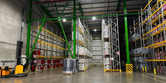 Yurt ve yurt dışında toplam 55 bin metrekare depolama alanı ile hizmet veriyor