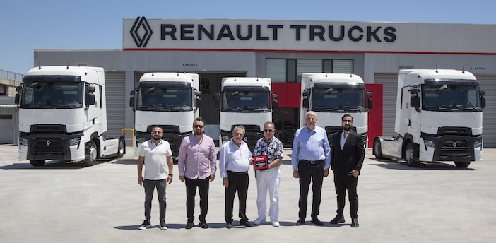 Oraklar Lojistik, filosunu Renault Trucks T 520 çekiciler ile güçlendirdi