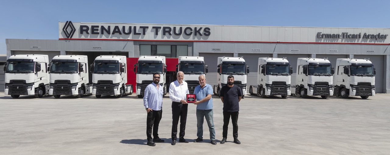 Onaylar Ekspress, Filosuna 10 Adet Renault Trucks T520 Kattı