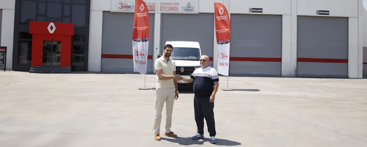 Ege Bölgesi'nin ilk Renault Trucks Master Red EDITION'ı ÖKN Lojistik filosuna katıldı