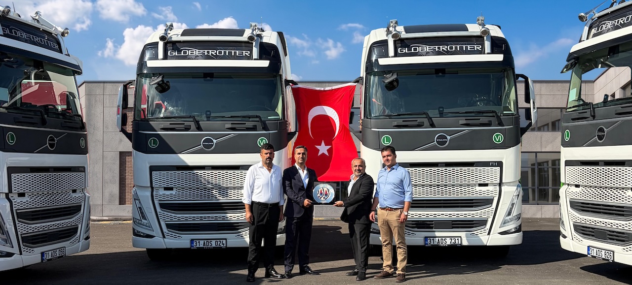 Volvo Trucks’tan ADES Uluslararası Nakliyat’a 30 adet Volvo FH 500