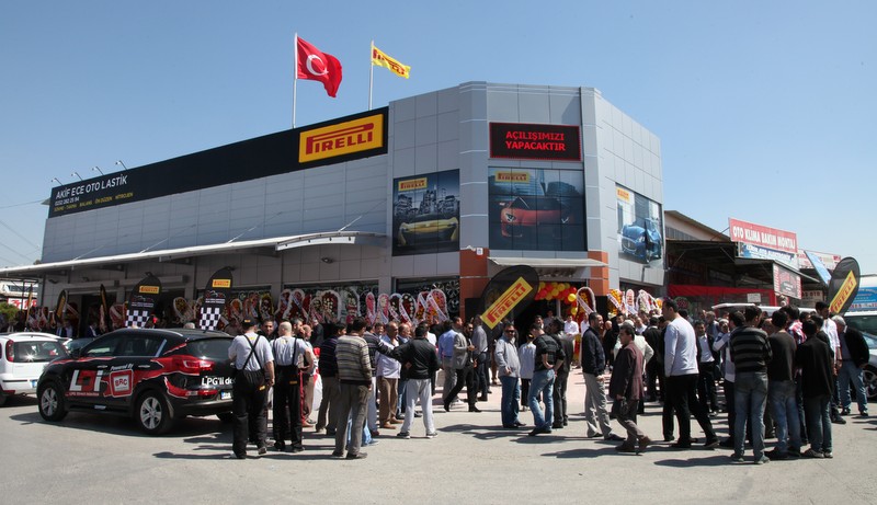 İLK PREMIUM KONSEPTLİ BAYİSİNİ İZMİR’DE AÇTI