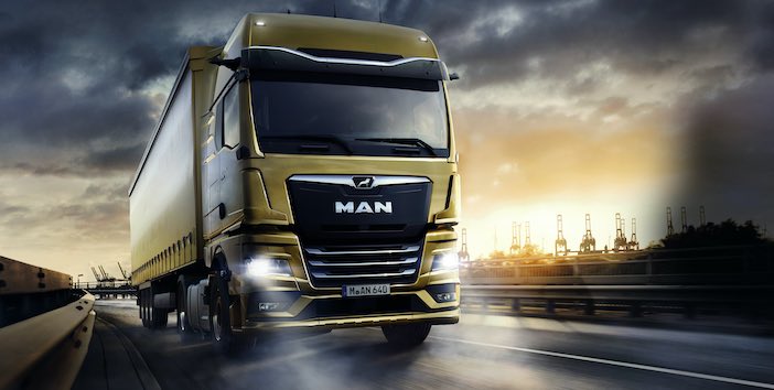 man-nhmr-longhaul-tgx-gx880-fahrer-ses.jpg