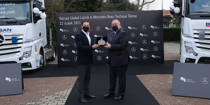 mercedes-benz-turk-barsan-global-lojistike-320-adet-actros-1848-lsnrl-teslim-etti-03.jpg