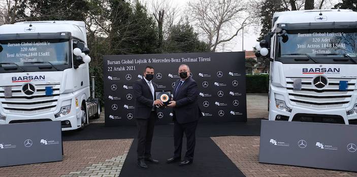 mercedes-benz-turk-barsan-global-lojistike-320-adet-actros-1848-lsnrl-teslim-etti-04.jpg