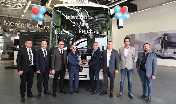 mercedes-benz-turk-platform-turizme-20-adet-tourismo-15-rhd-teslim-etti-03.jpg