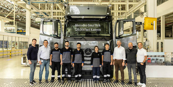 mercedes-benz-turk-320-bininci-kamyonunu-uretti-04.jpg