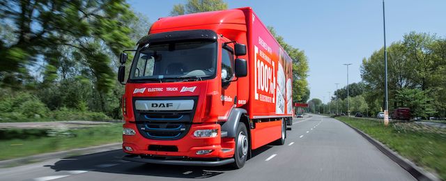02-daf-lf-awarded-best-rigid-truck-2023-up-to-12-tonne-small.jpg