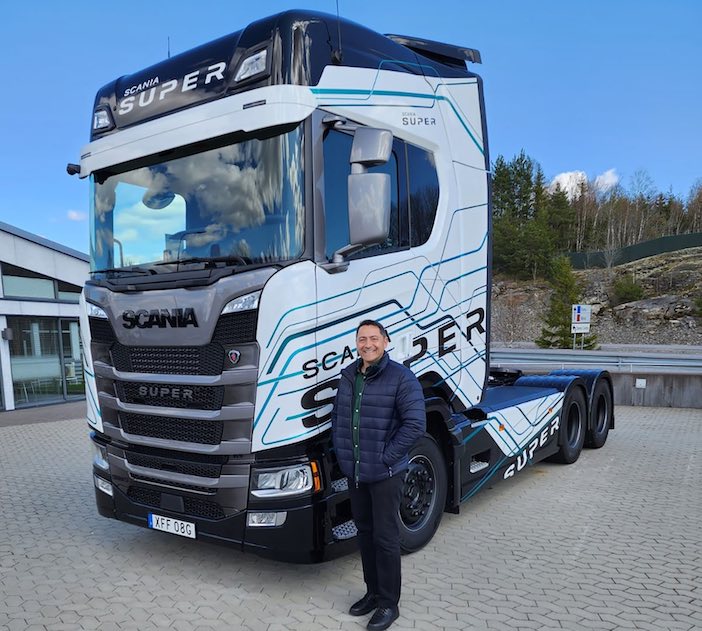 dogus-otomotiv-scania-genel-muduru-tolga-senyucel.jpg