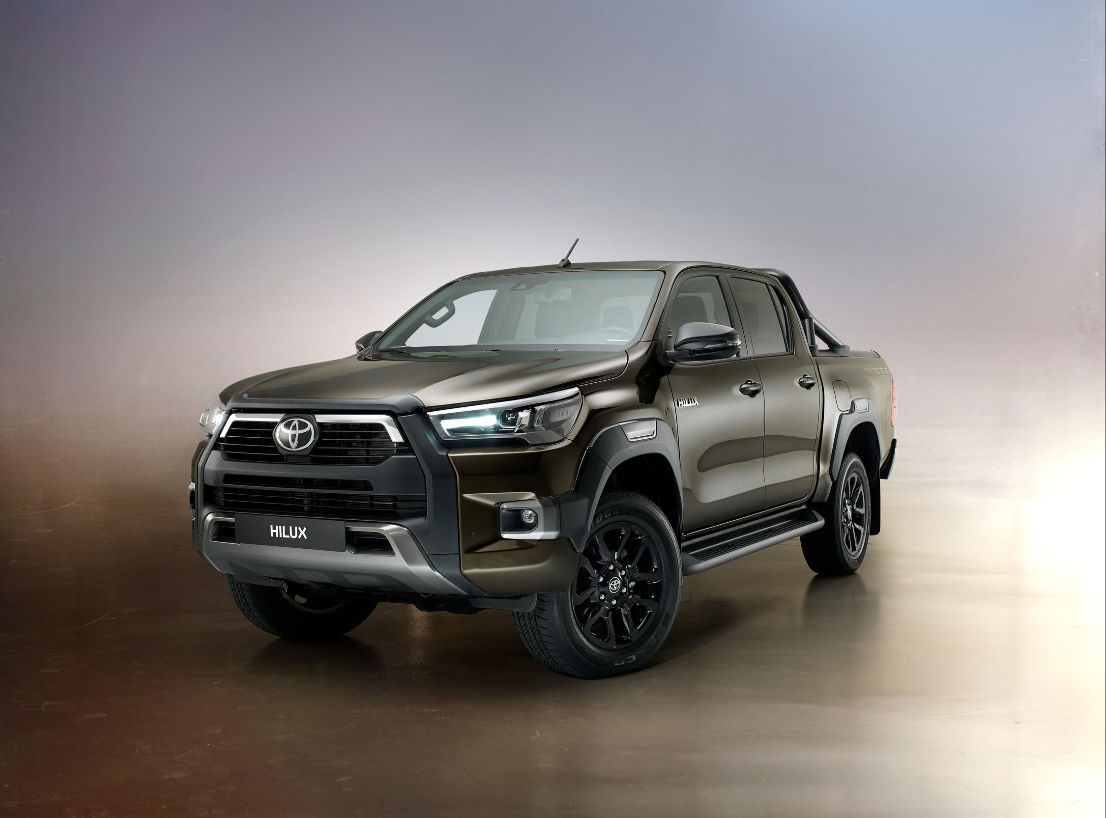 yenilenen-hilux-1.jpg
