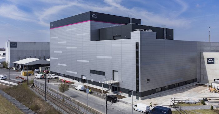 man-battery-production-nuremberg-02.jpg
