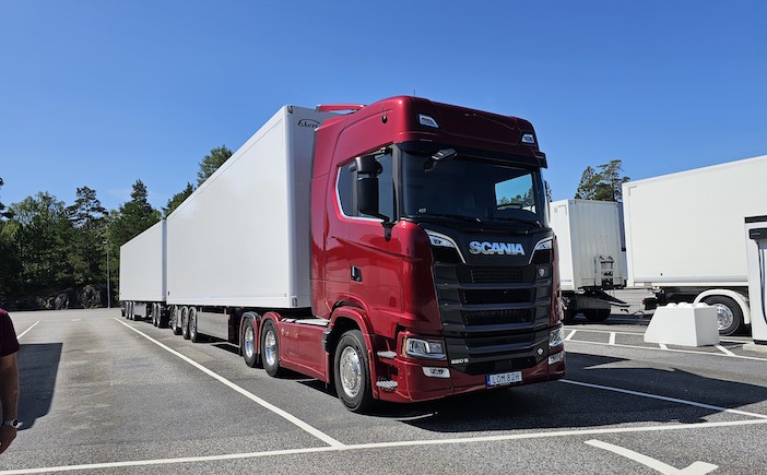 scania-32-metre-tir.jpg