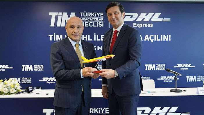 tim-baskani-mustafa-gultepe-dhl-express-turkiye-ceosu-volkan-demiroglu-2.jpg