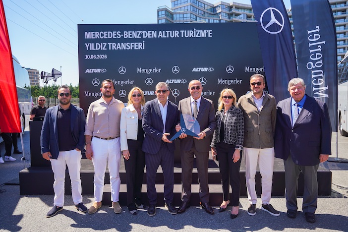 altur-turizm-filosunu-20-adet-mercedes-benz-tourismo-15-ile-guclendirdi-1.jpg