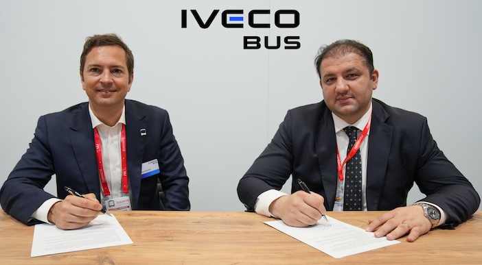 iveco-bus-amea-otobus-ticari-operasyonlar-baskani-sascha-kaehne-ve-az-tex-import-baskani-samir-ibadullayev.jpg