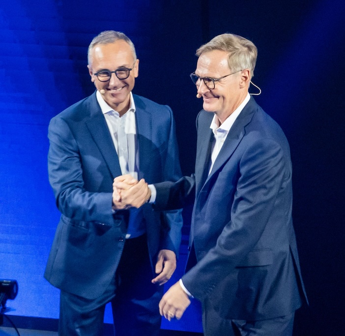 luca-sra-president-truck-business-unit-iveco-group-olof-persson-ceo-iveco-group-001.jpeg