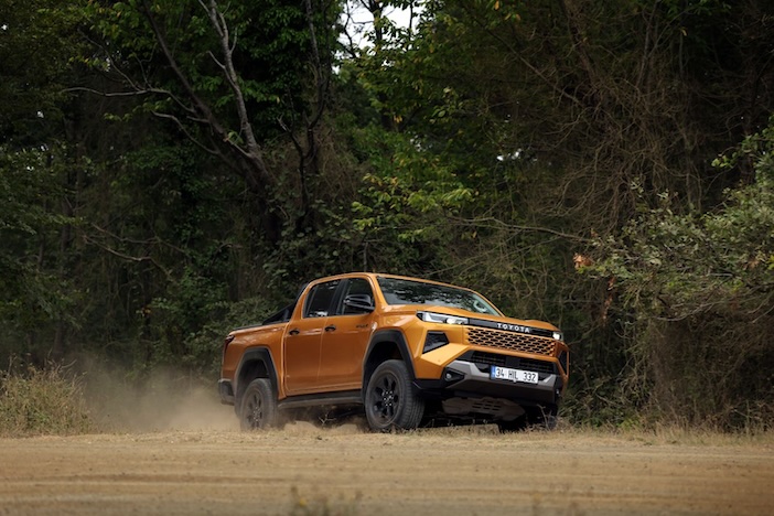 yeni-toyota-hilux-4.jpeg