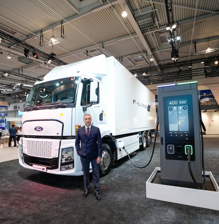 ford-trucks-tan-sorumlu-genel-m-d-r-yard-mc-s-emrah-duman-f-line-e.jpg