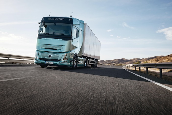 volvo-fh-aero-electric-uzun-menzil.jpeg