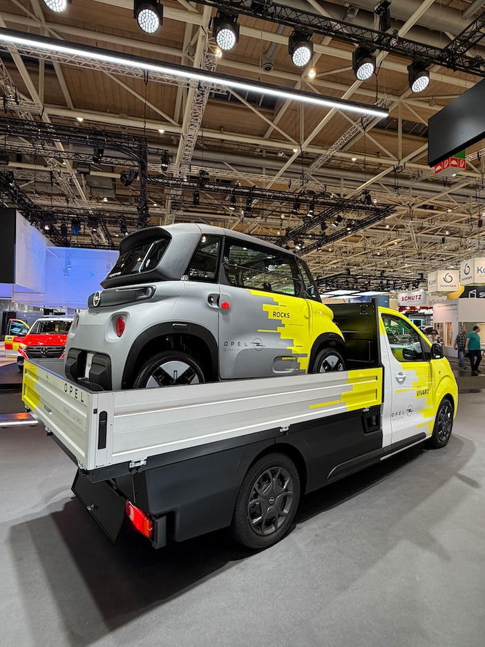 opel-vivaro-kamyonet-5.jpg