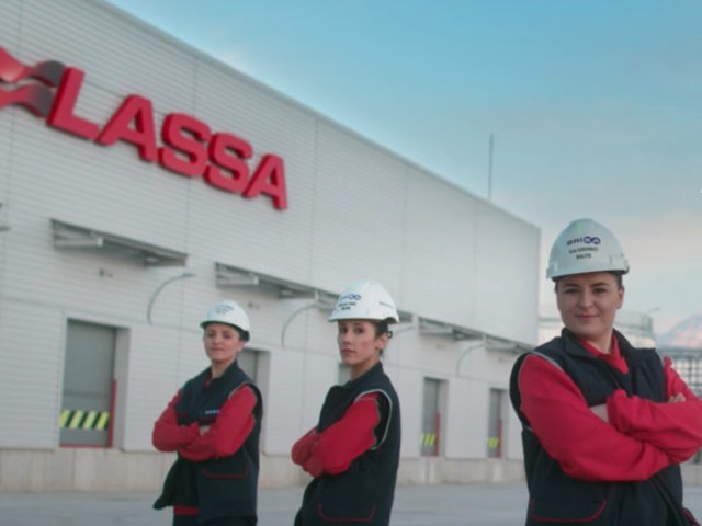 Brisalı Kadın Çalışanlar, Lassa'nın 8 Mart Dünya Kadınlar Günü Filmi için Kamera Karşısına Geçti