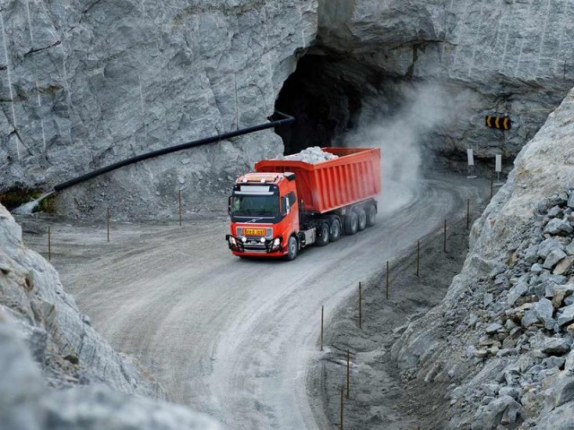 Volvo Trucks’ın sürücüsüz kamyonu taş ocağında…